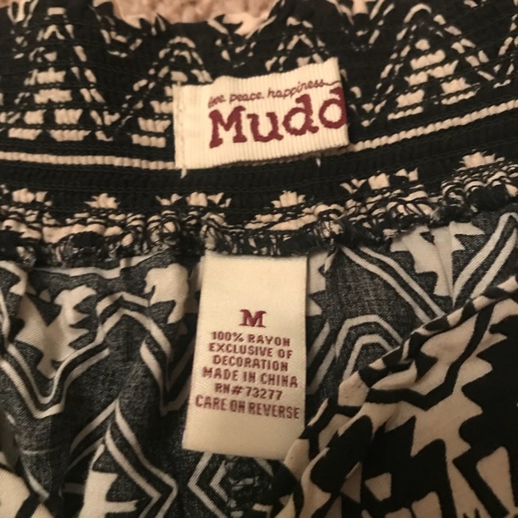 Aztec Shorts Size M - Picture 2 of 3